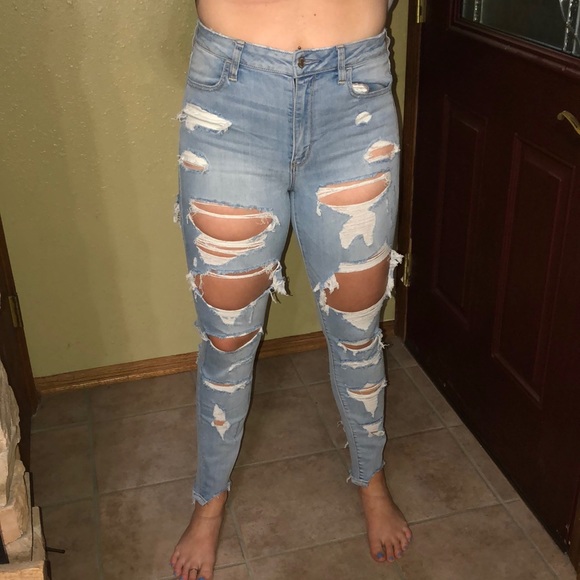 Light wash Distressed Denim Jeans - Picture 7 of 8